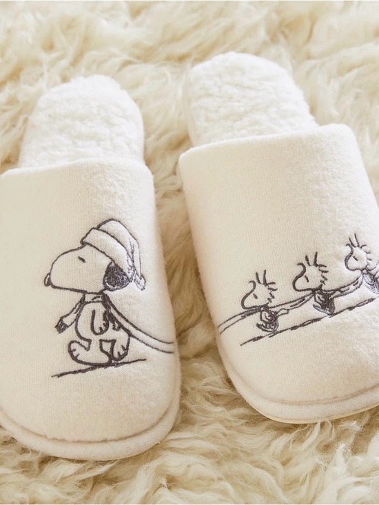 Pottery Barn Shoes - NWT Pottery Barn Slippers Peanuts Snoopy Cream & Black Sz. S 6.5/7